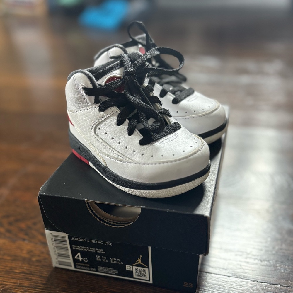 Jordan 2 Retro “Chicago”